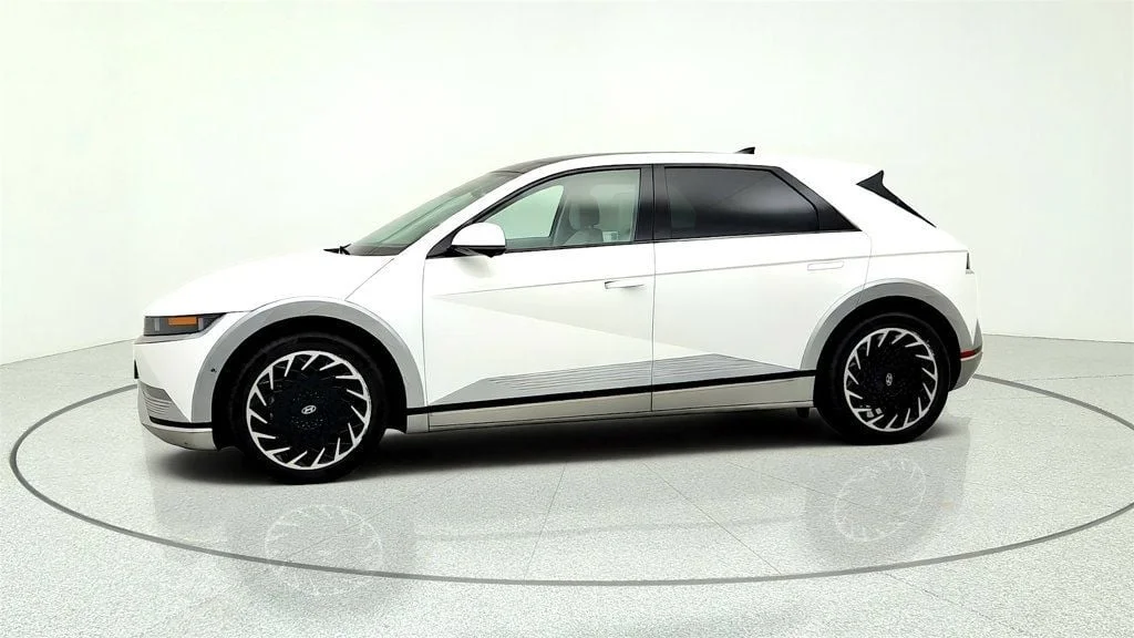 Used 2024 Atlas White Hyundai Limited AWD image 8