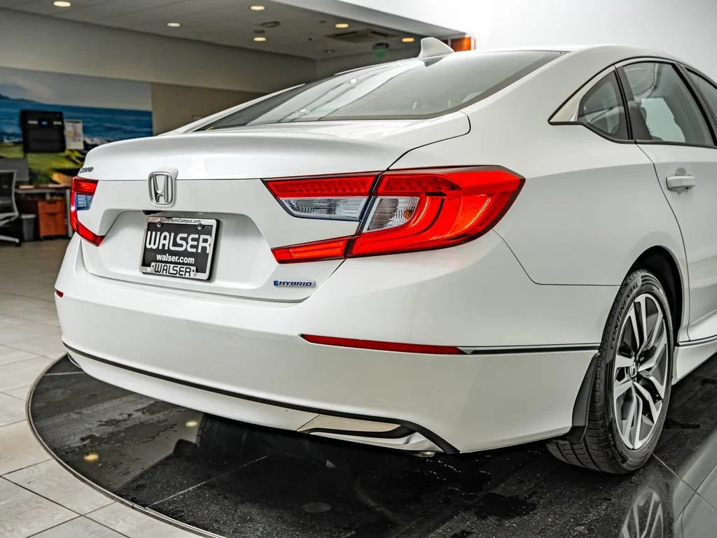 Used 2018 White Orchid Pearl Honda EX-L image 18