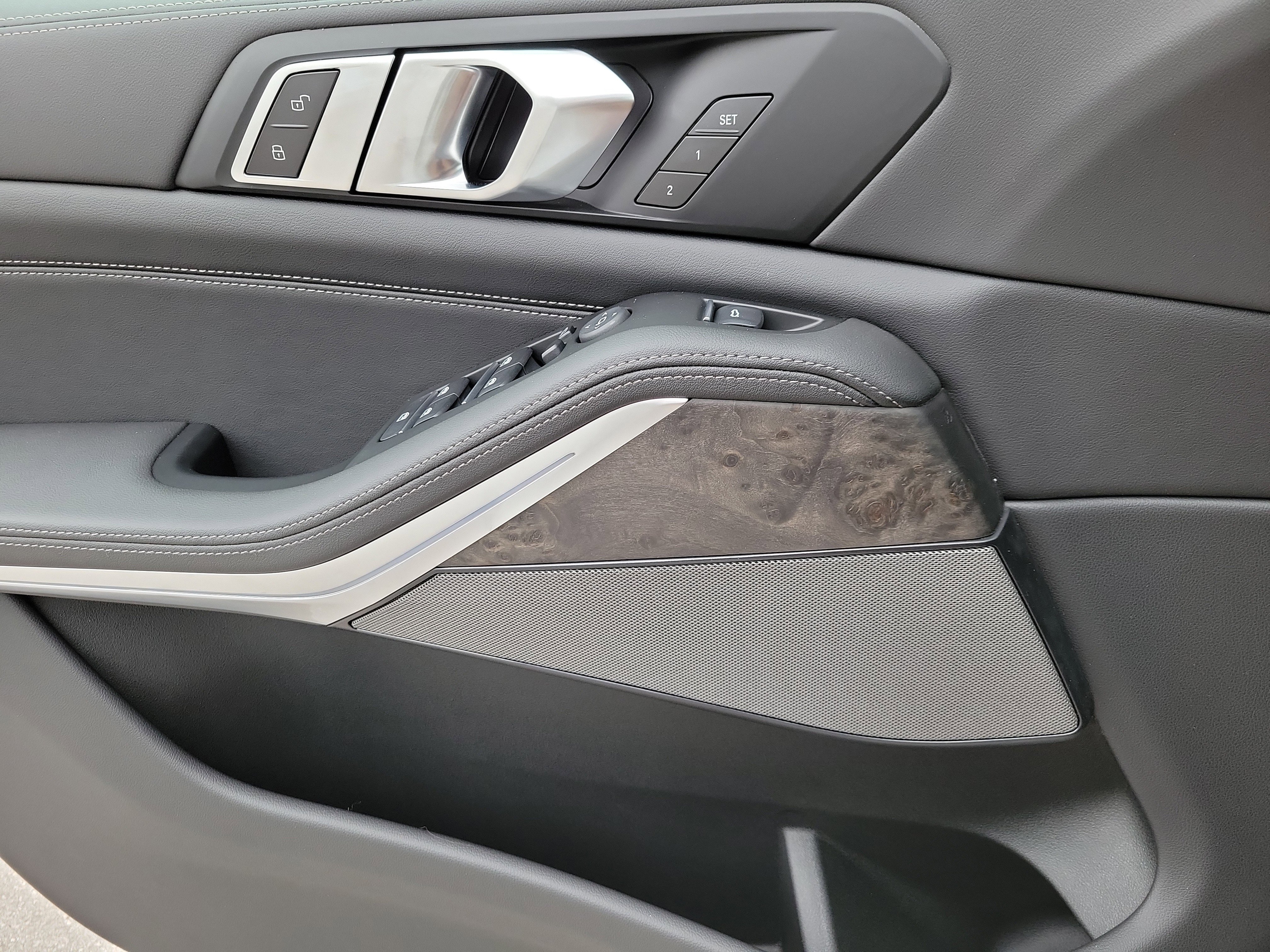 New 2026 Alpine White BMW xDrive40i image 17