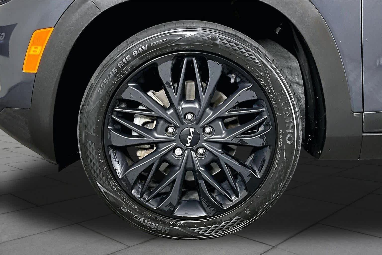 Used 2022 Gravity Gray Kia Nightfall image 9