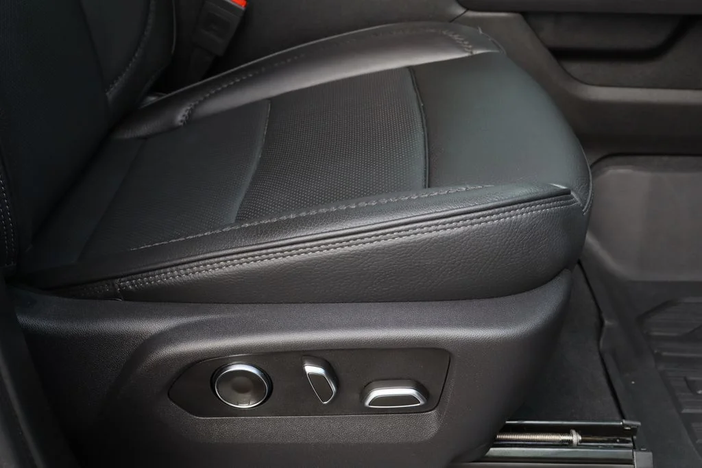 Used 2025 Black GMC Denali image 32