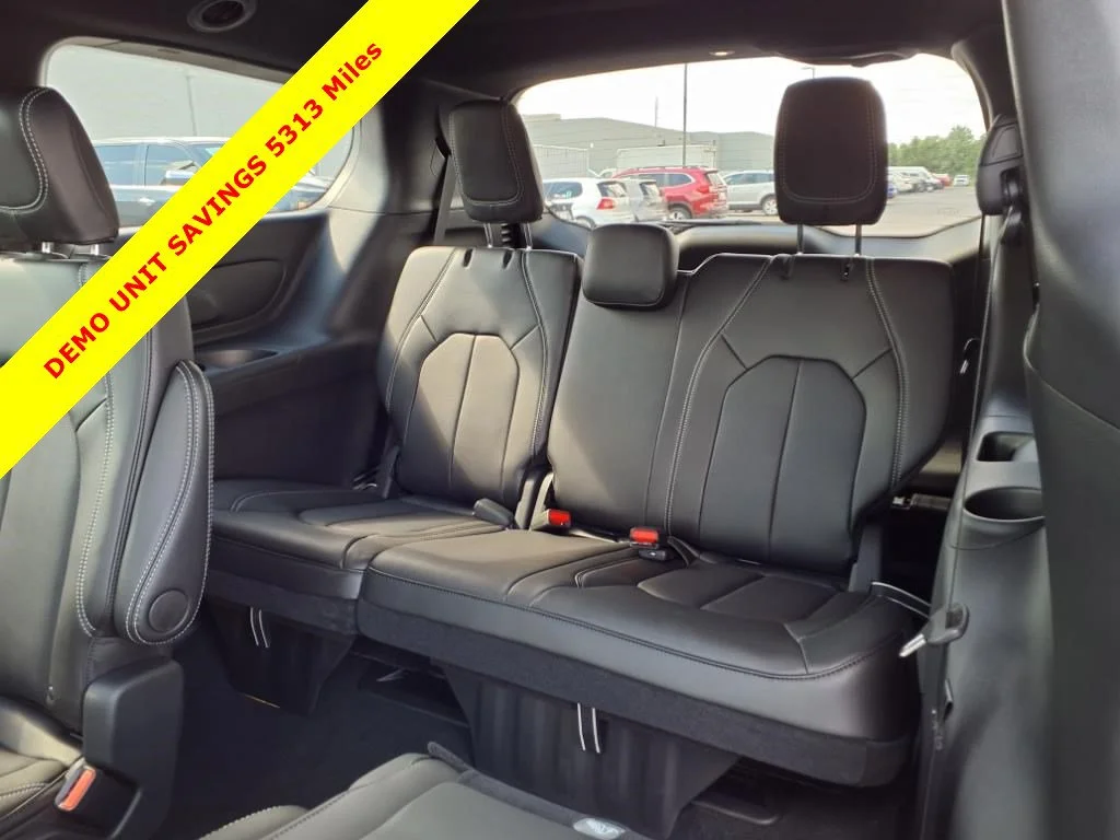 2026 Chrysler Pacifica Select - Photo 16