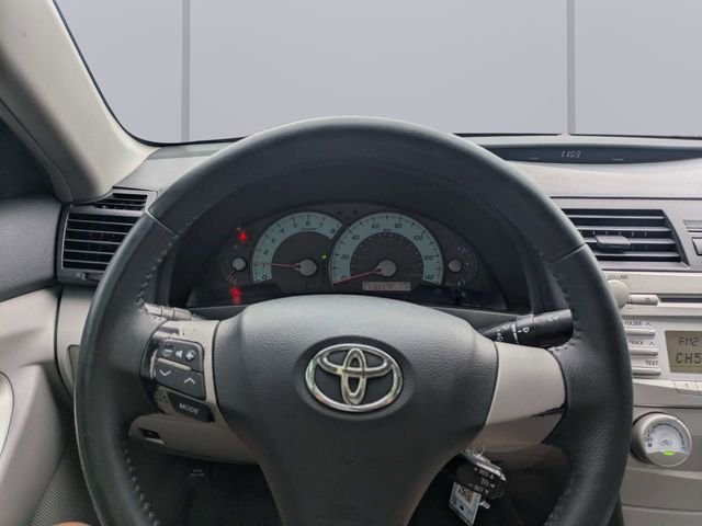 Used 2010  Toyota LE image 26