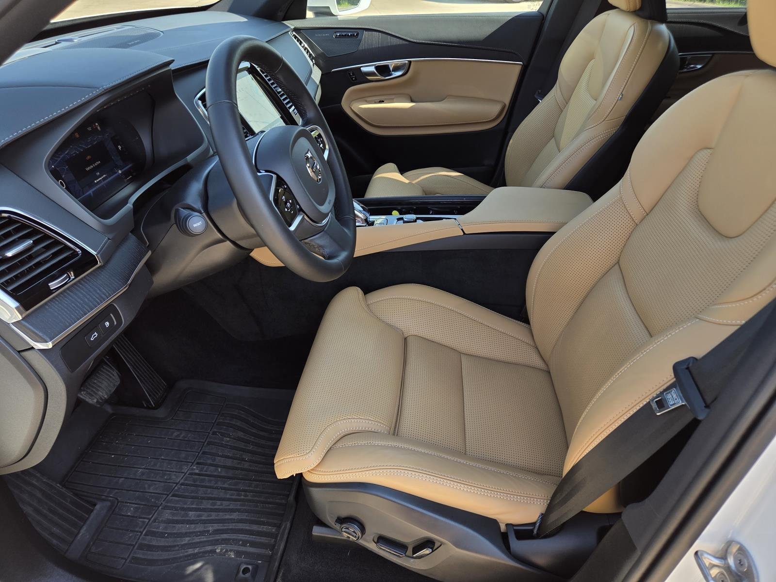 Used 2025 Crystal White Metallic Volvo Ultra image 33