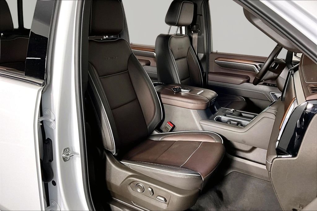 Used 2025 White GMC Denali image 29