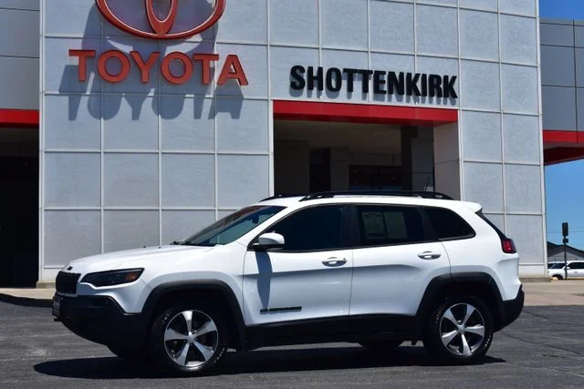 Used 2020 White Jeep Latitude image 1