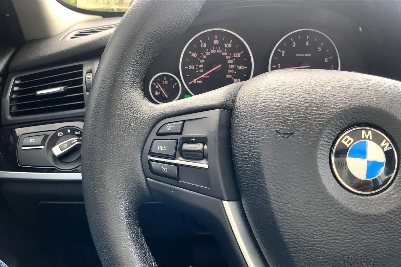 Used 2015 Alpine White BMW xDrive28i image 24