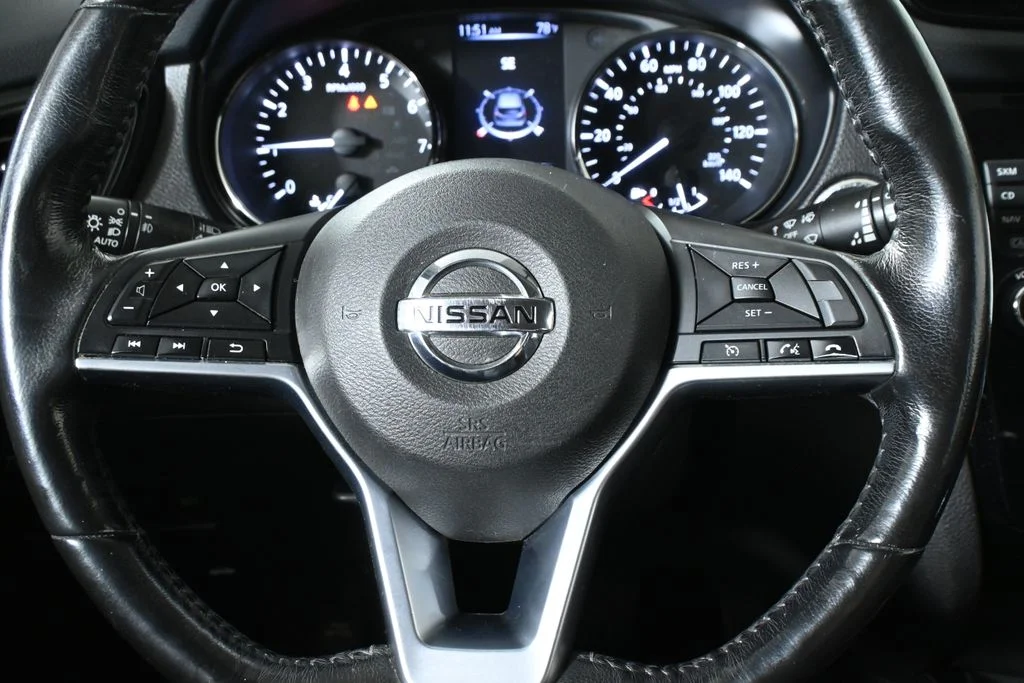 Used 2017 Blue Nissan SL image 19