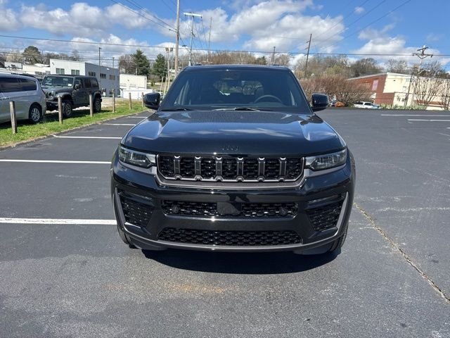 New 2026 Diamond Black Crystal Pearl-Coat Exterior Paint Jeep Limited Reserve image 2