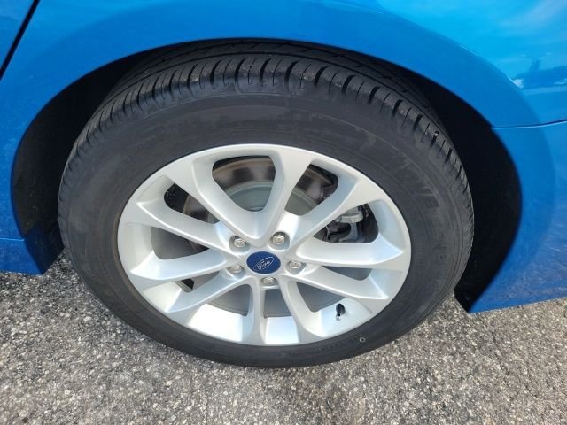 Used 2019 Blue Ford SE image 7