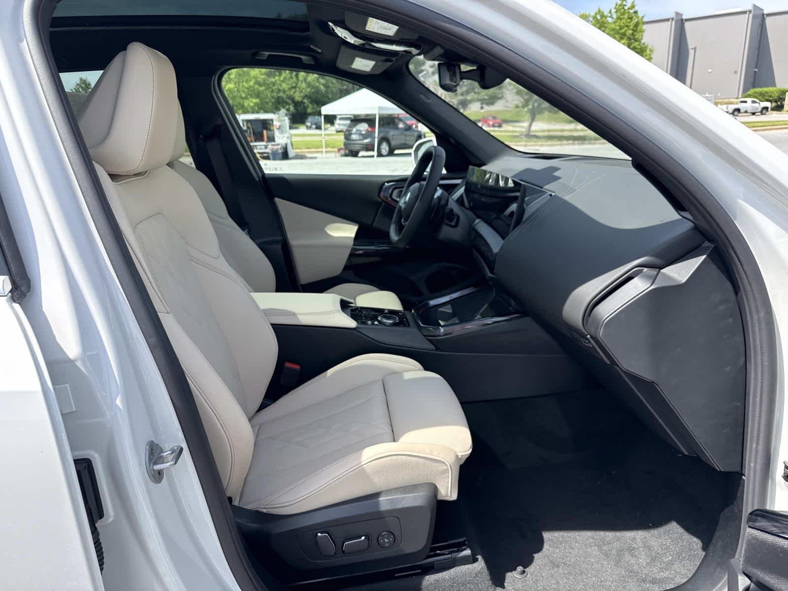New 2026 Mineral White Metallic BMW 30 xDrive image 16