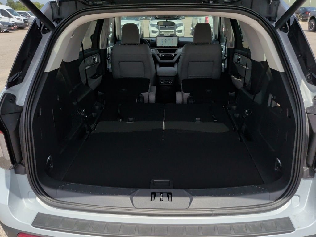 New 2026 Space White Metallic Ford Active image 41