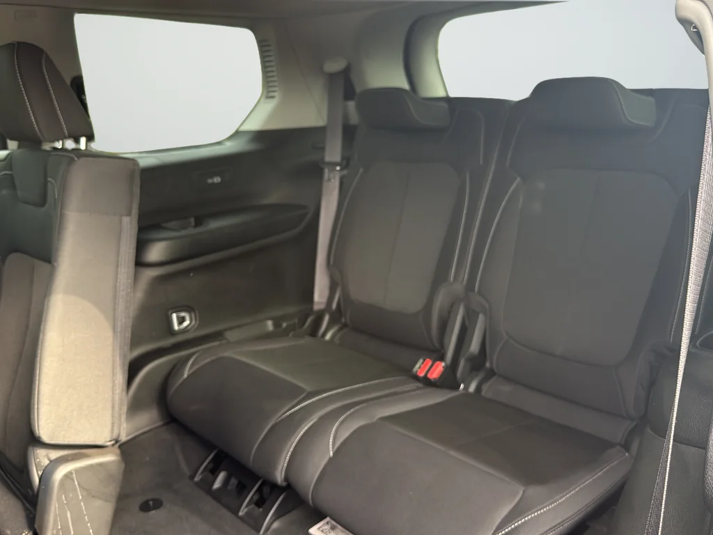 Used 2022 Black Jeep Laredo image 38