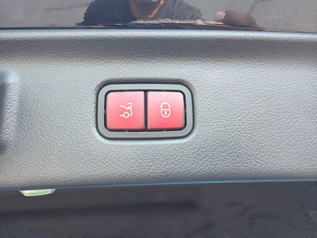 Used 2021 Black Mercedes-Benz S 580 image 32