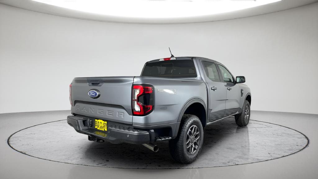 New 2026 Carbonized Gray Metallic Ford XLT image 5