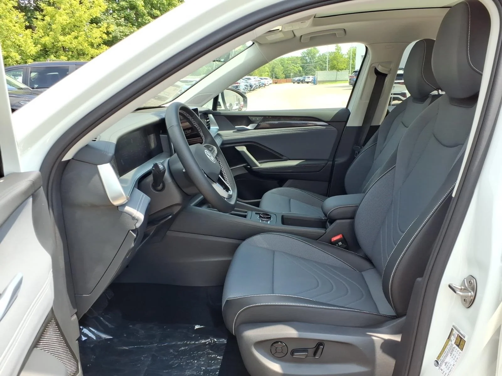 New 2026 Pure White Volkswagen 2.0T SE 4MOTION image 18
