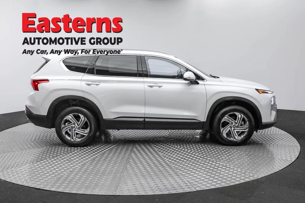 Used 2023 White Hyundai SEL image 4