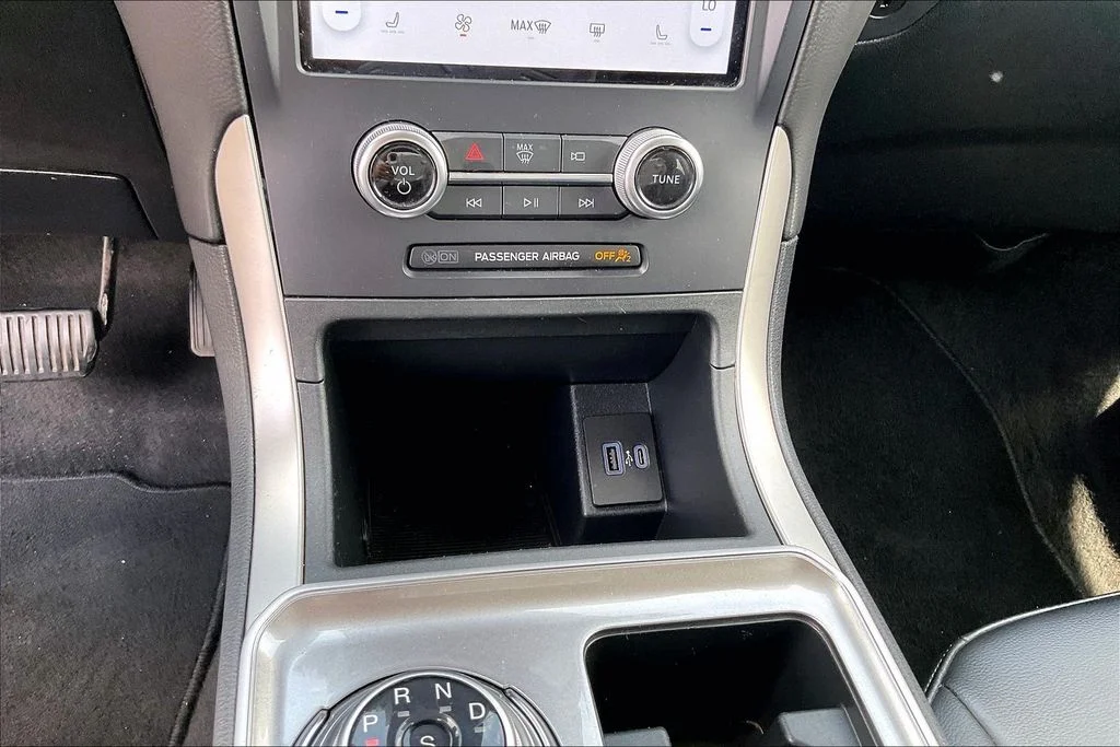 Used 2024 Silver Ford SEL image 36