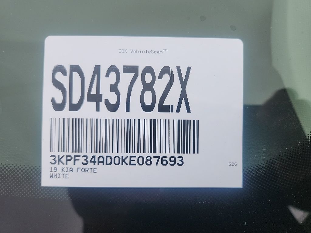 Used 2019 White Kia S image 4