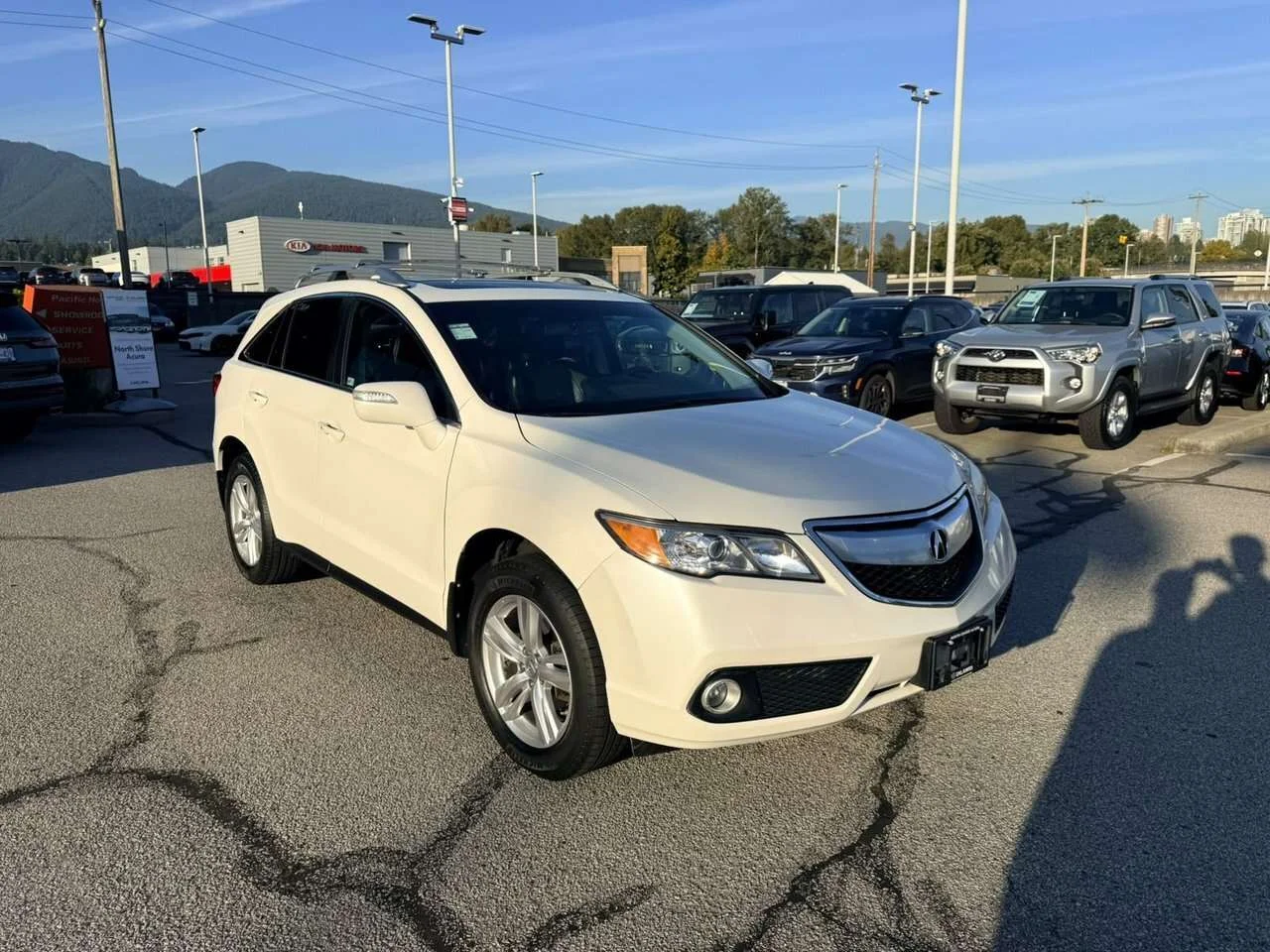 Used 2014 Crystal Black Pearl Acura Tech at Dilawri Certified   Local BC   One Owner image 7