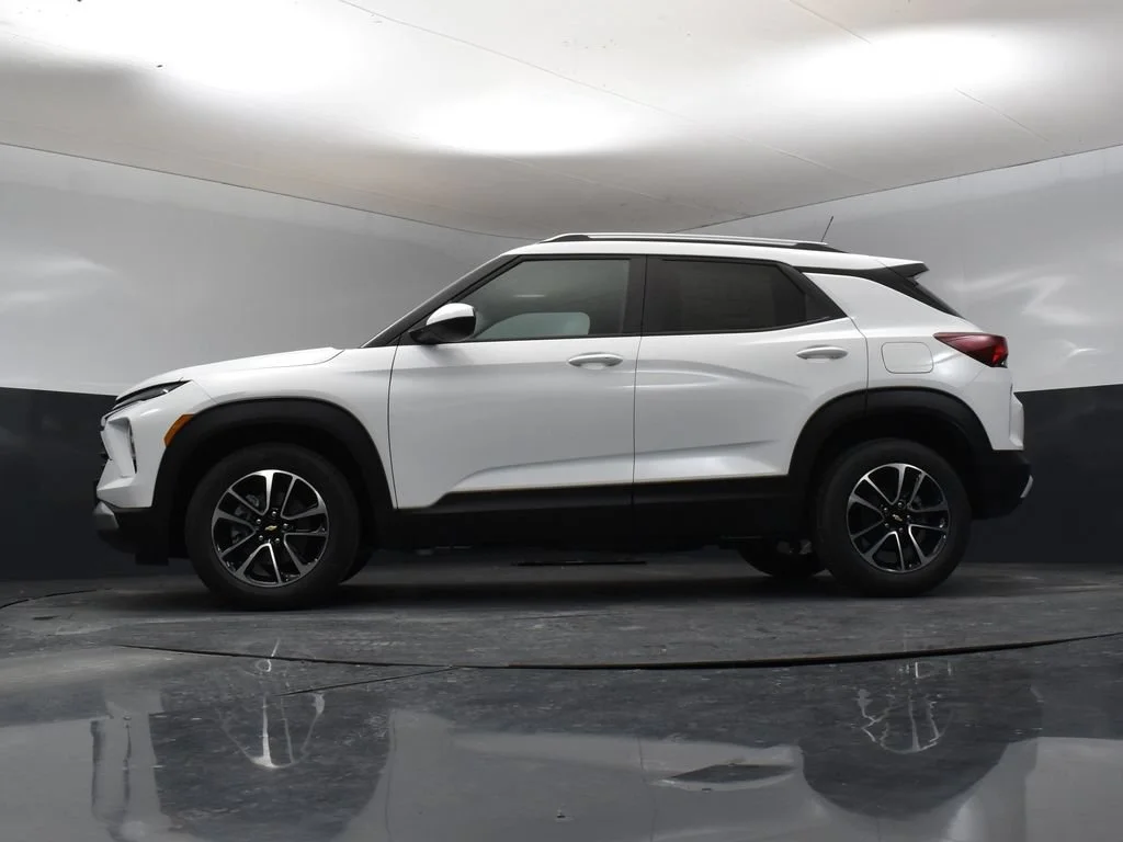 New 2026 Summit White Chevrolet LT image 27
