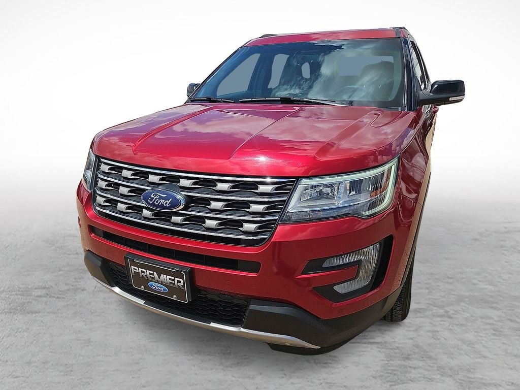 Used 2017 Ruby Red Metallic Tinted Clearcoat Ford XLT image 4