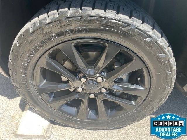 Used 2018 Diamond Black Crystal Pearlcoat Jeep Altitude image 21