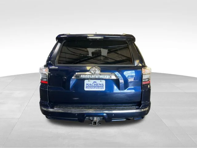 Used 2018  Toyota  image 5