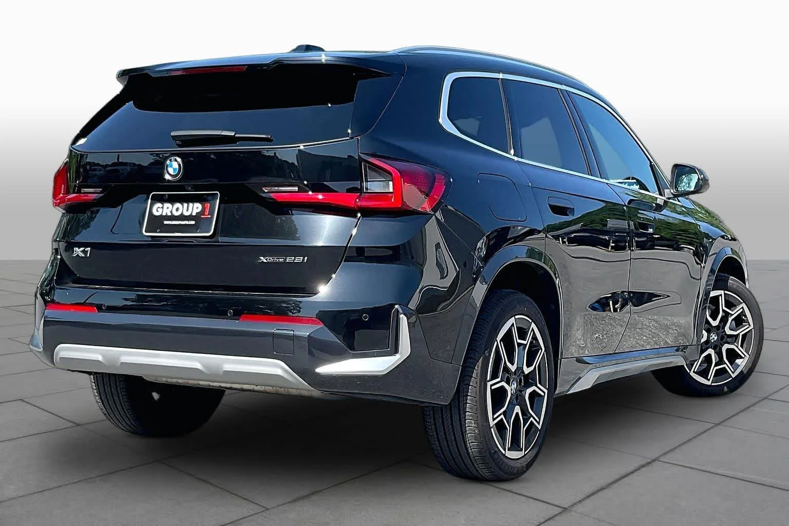 Used 2025 Black Sapphire Metallic BMW xDrive28i image 12