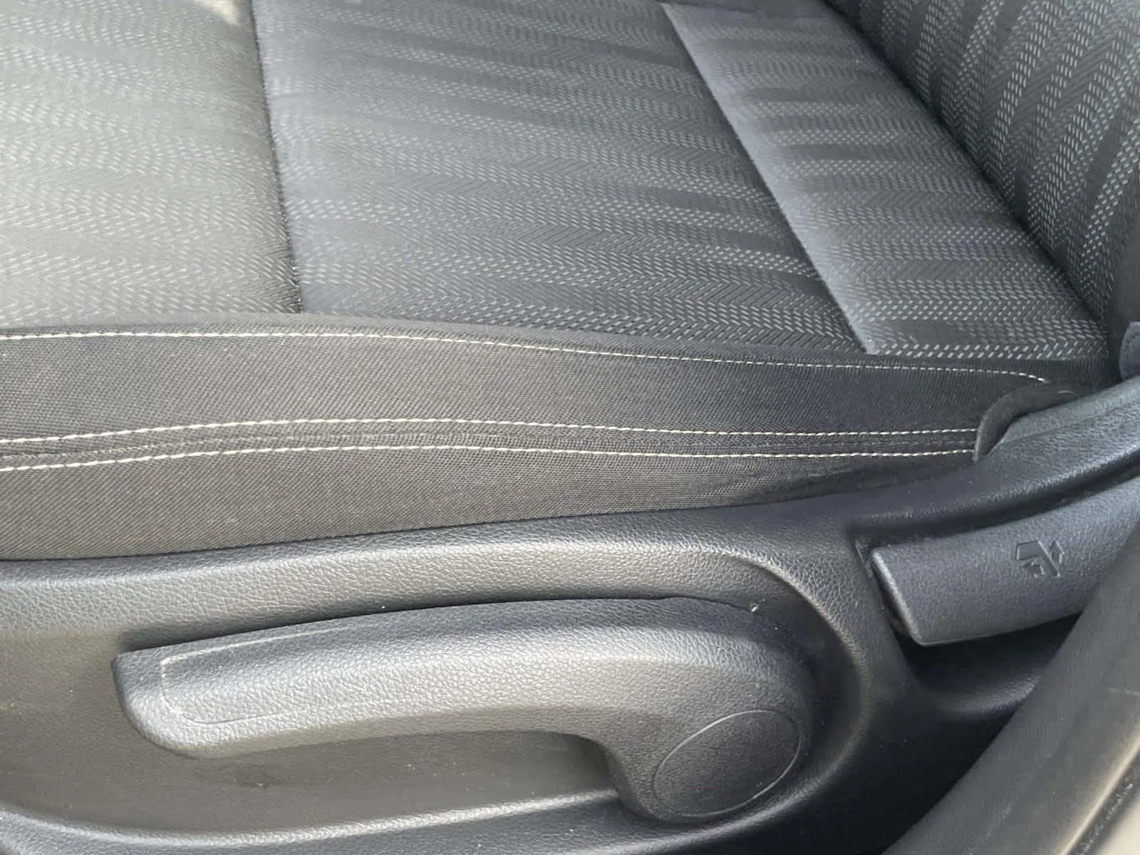 Used 2019 Sparkling Silver Kia LX image 12