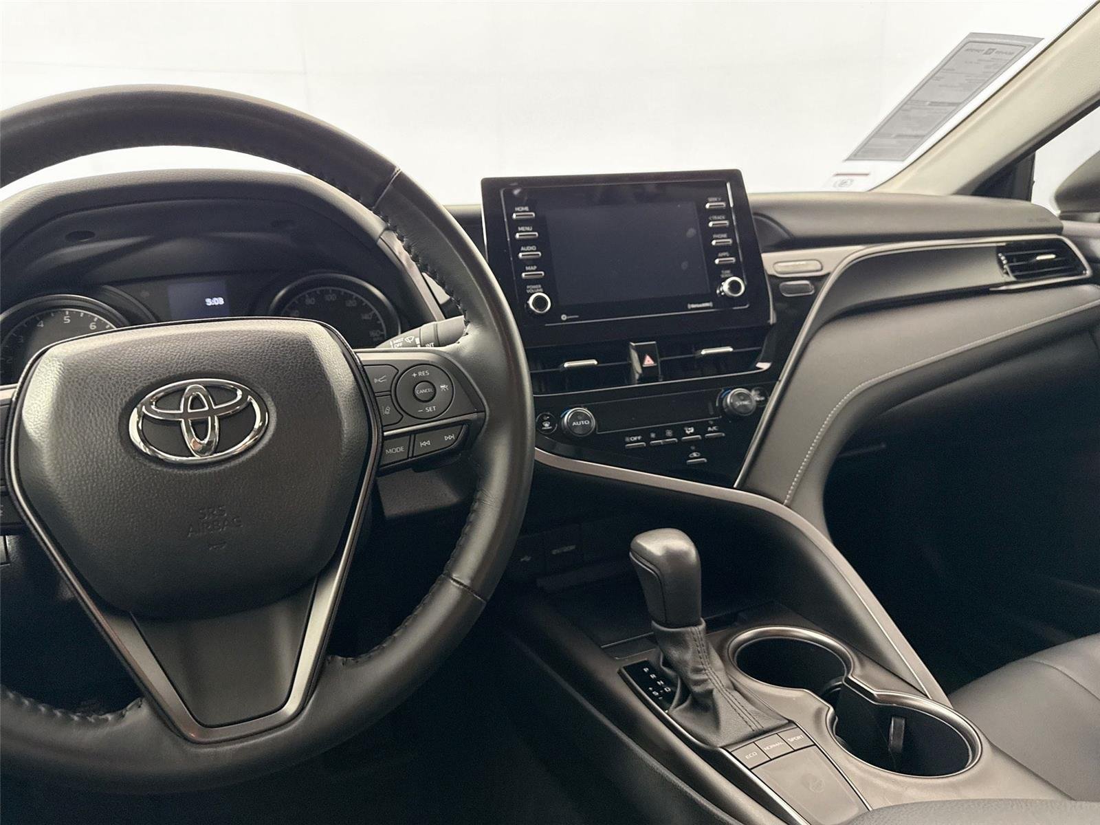 Used 2024 Ice Cap Toyota SE image 28