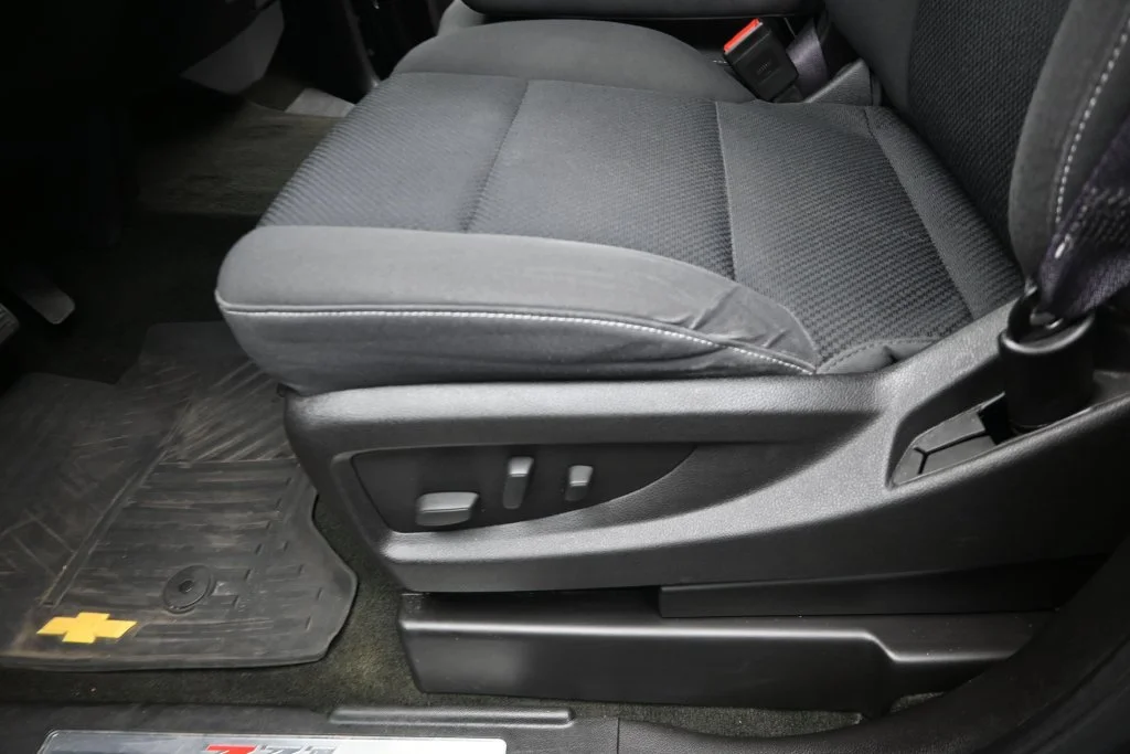 Used 2016 Tungsten Metallic Chevrolet LT image 13