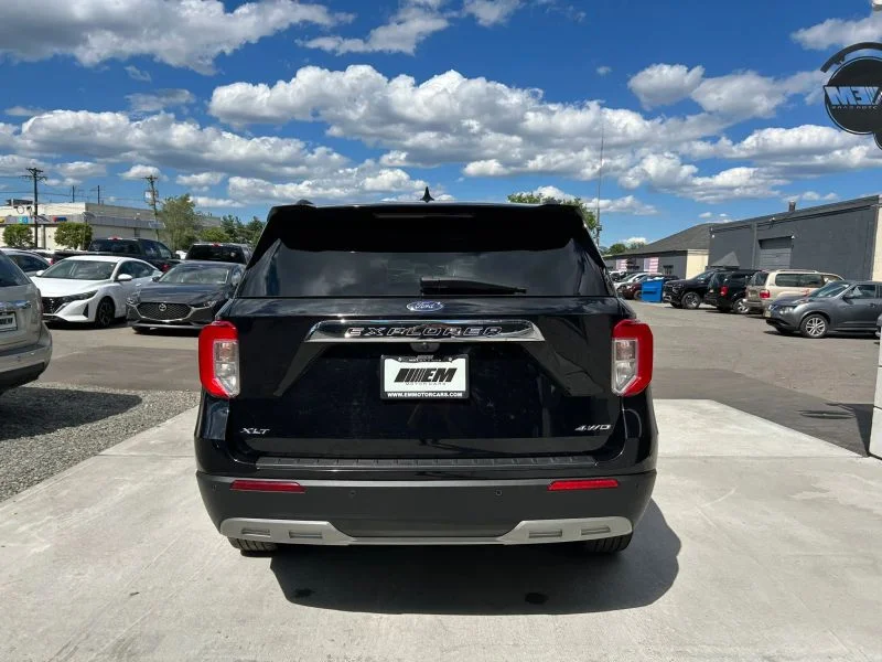 Used 2023 Black Metallic Ford XLT Sport Utility 4D image 58