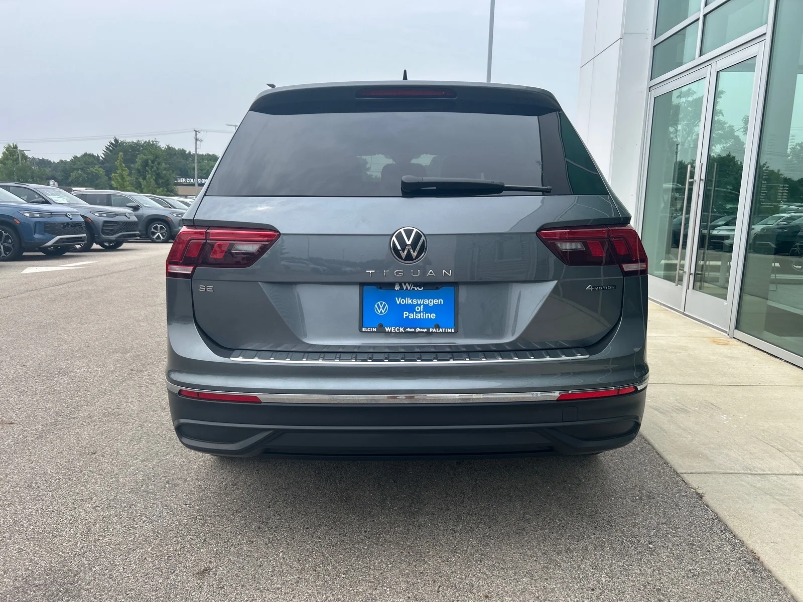 Used 2023 Gray Volkswagen 2.0T SE 4MOTION image 4