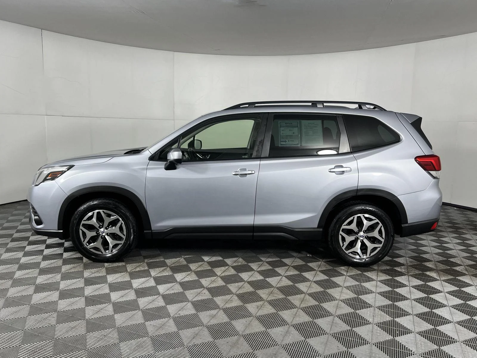 Used 2023 Ice Silver Metallic Subaru Premium image 18