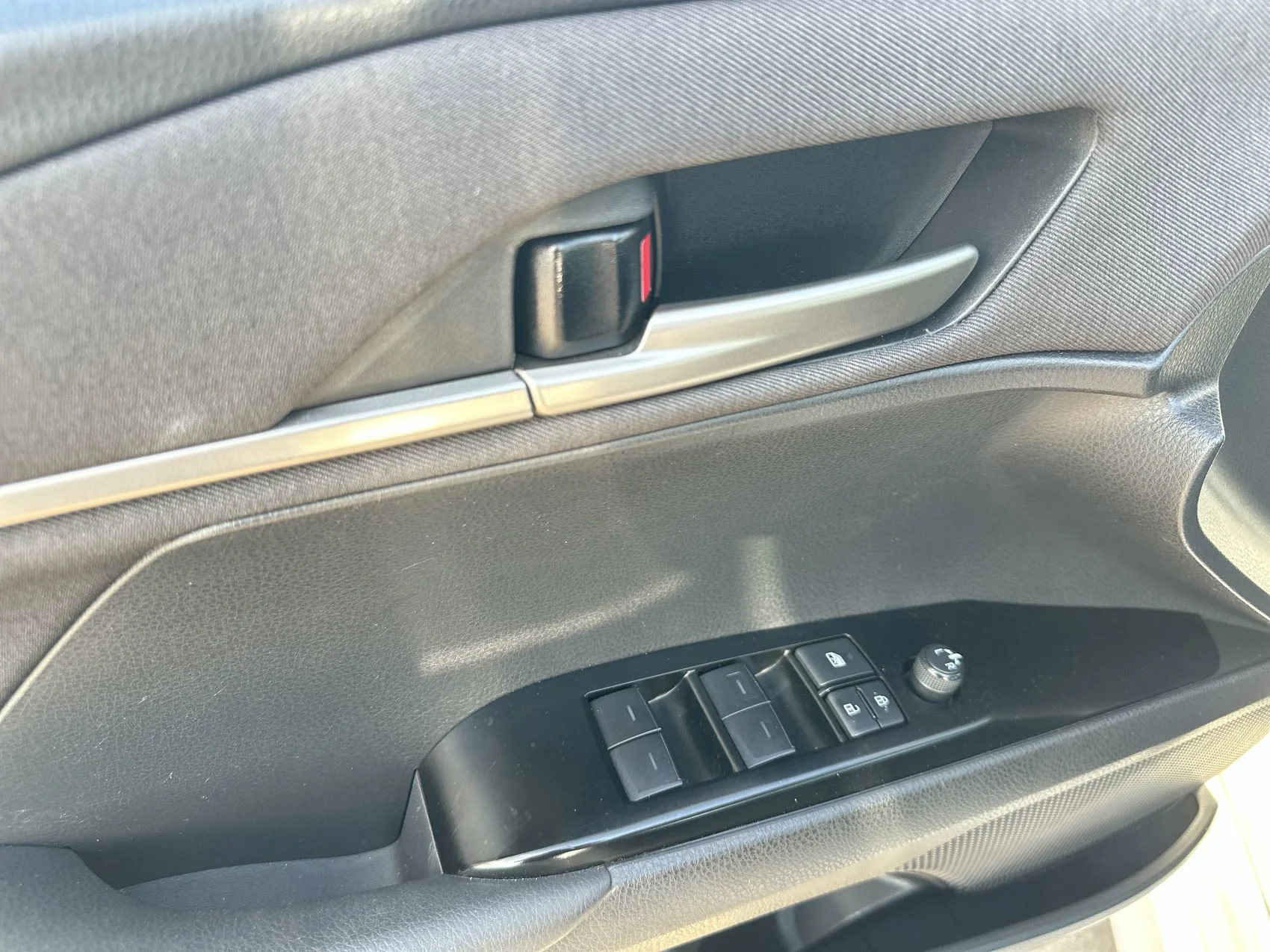 Used 2025 Ice Toyota LE image 13