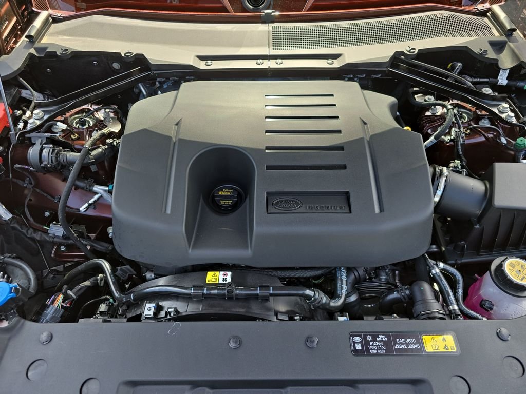 New 2026 Sedona Red Land Rover S image 32