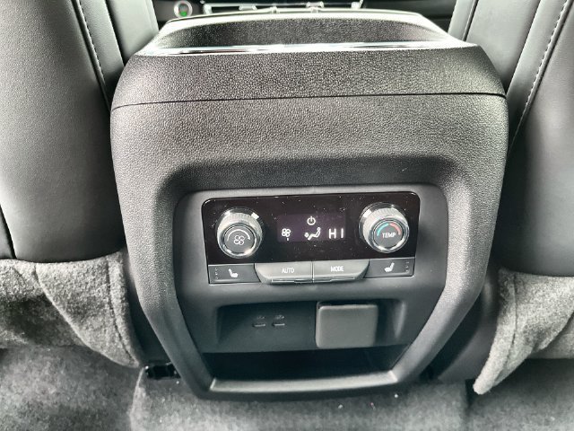 2027 Chevrolet Traverse photo 31 of 44