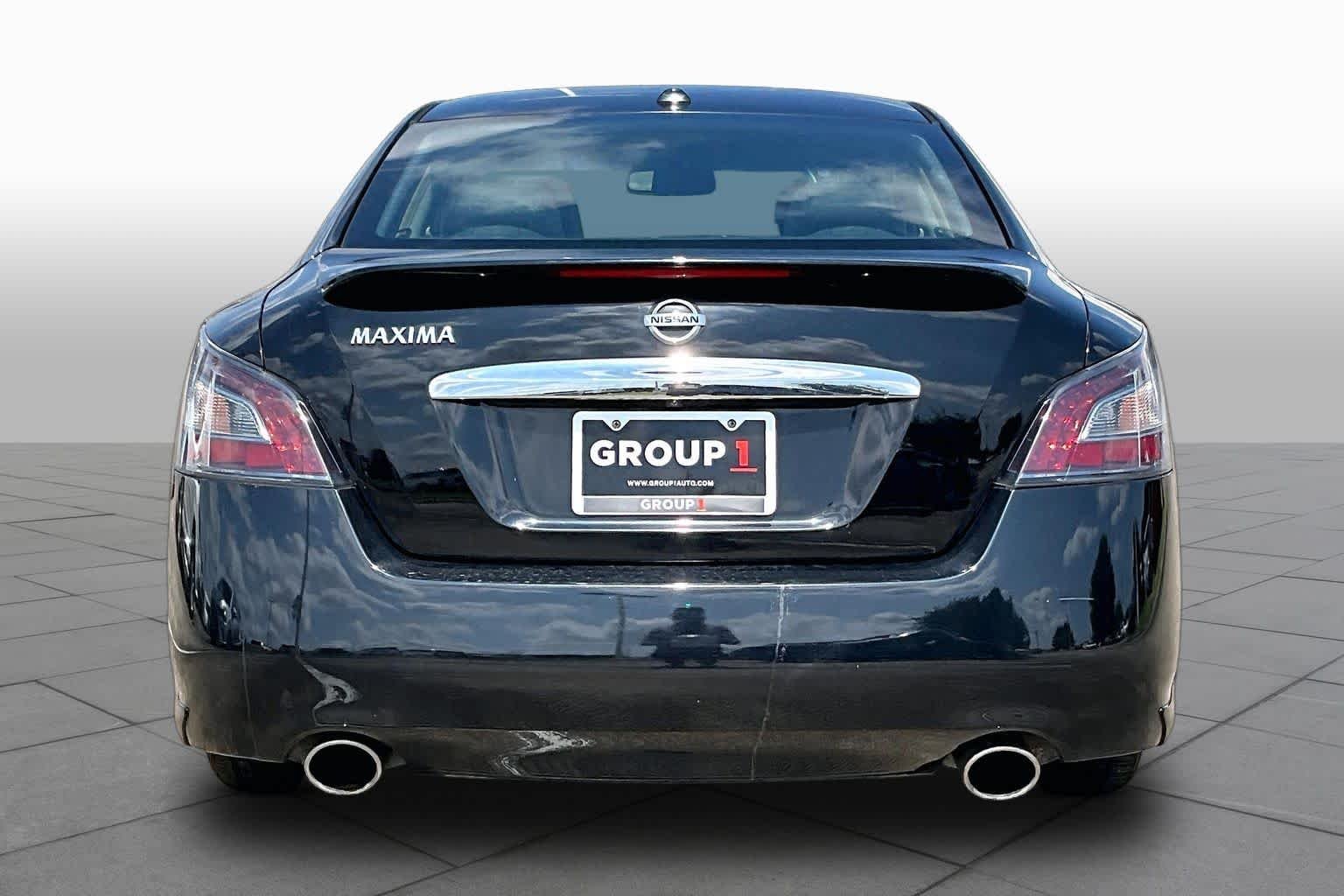 Used 2014 Super Black Nissan 3.5 SV image 5