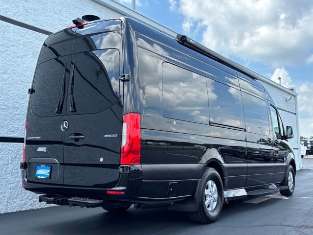 Used 2021 Black Mercedes-Benz Discovery Cross Country image 11