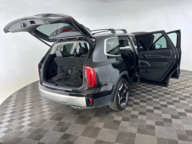 Used 2025 Black Kia S image 16
