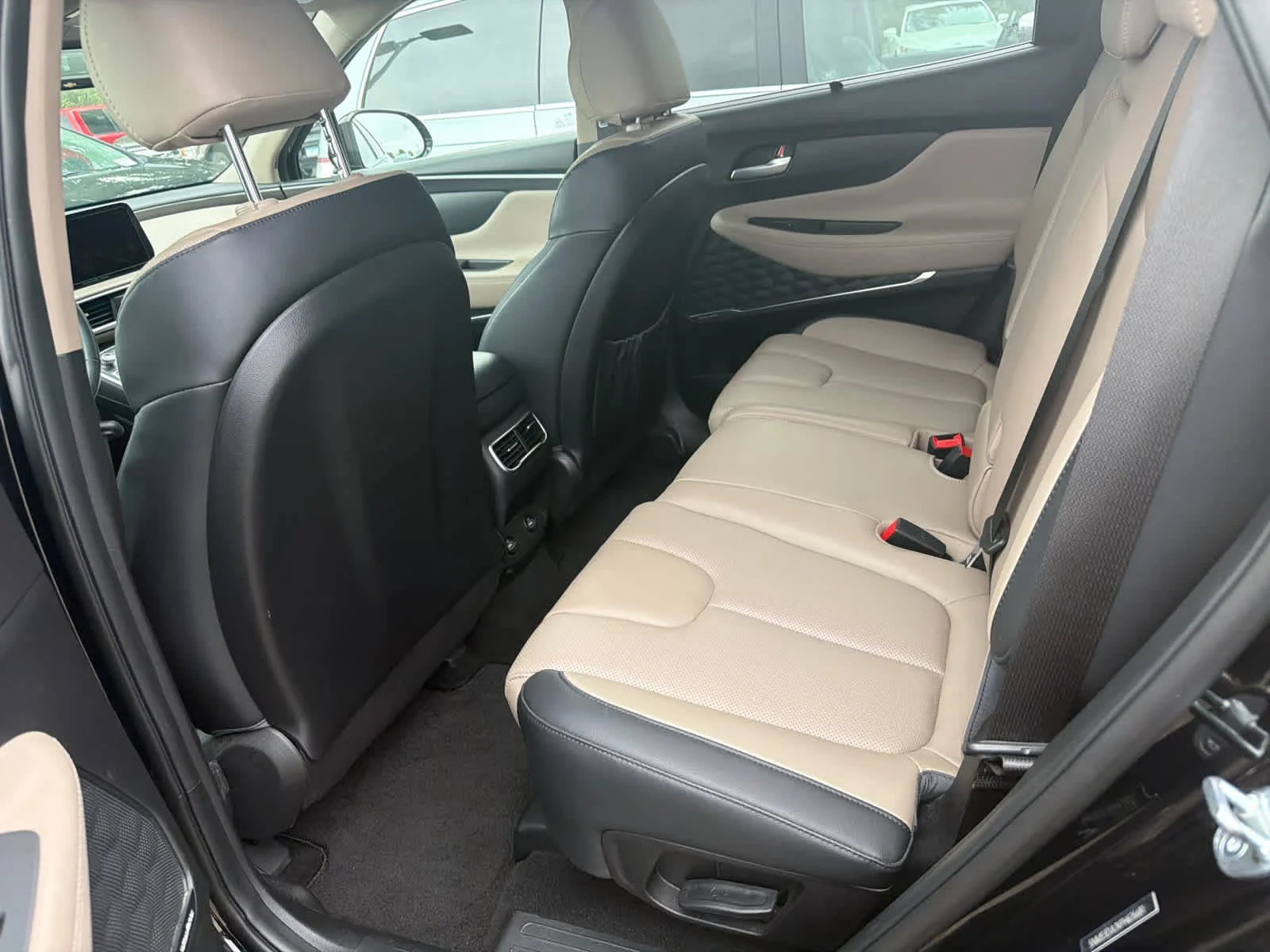 Used 2023 Twilight Black Hyundai SEL image 9
