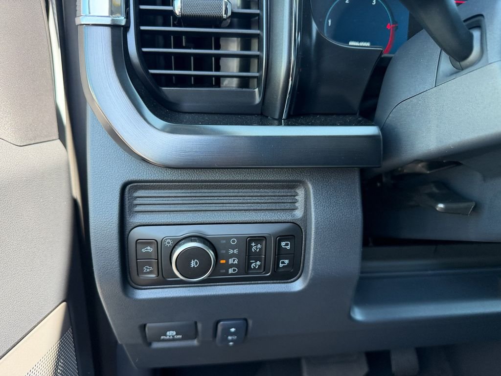 New 2026 Glacier Gray Metallic Tri-Coat Ford F-250® Lariat® image 24