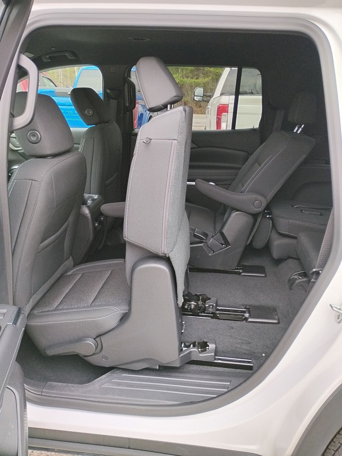 Used 2025 White Chevrolet LT image 13