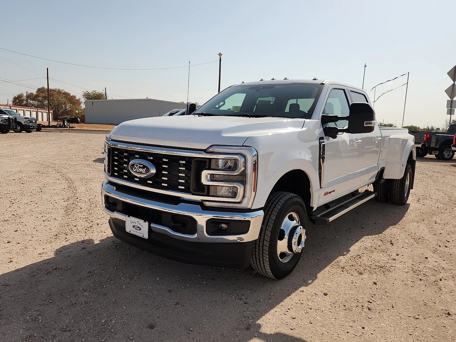 New 2027 Oxford White Ford Lariat image 3