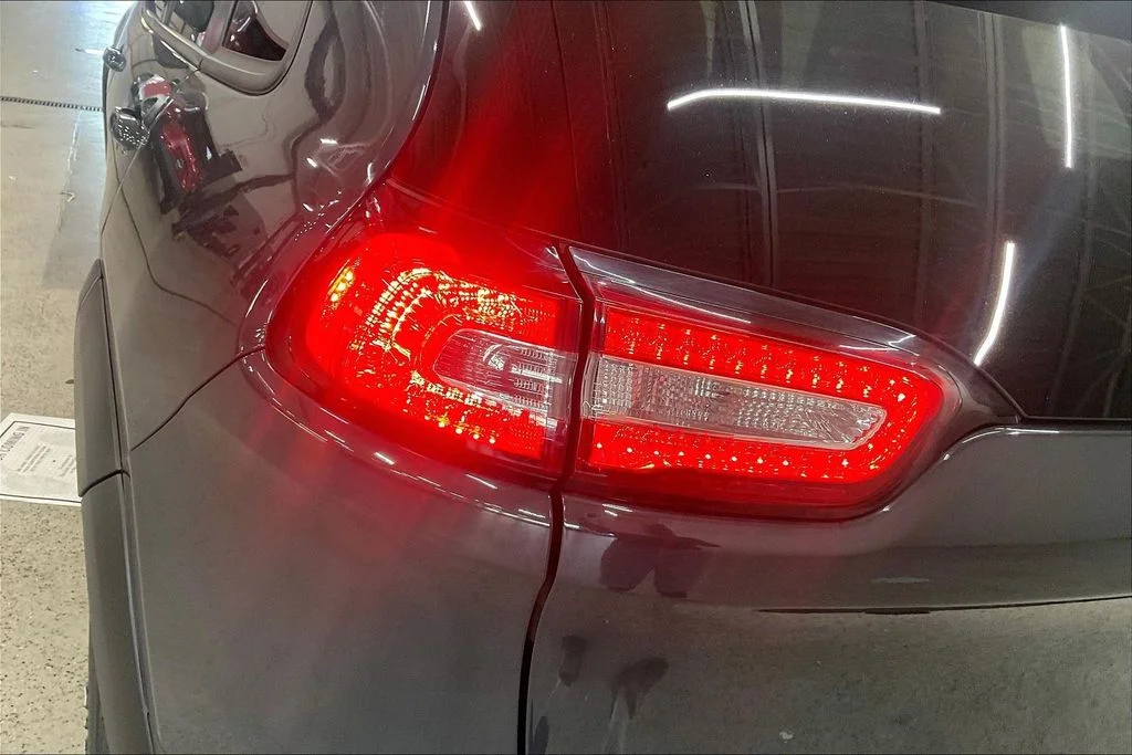 Used 2016 Black Jeep Trailhawk image 30