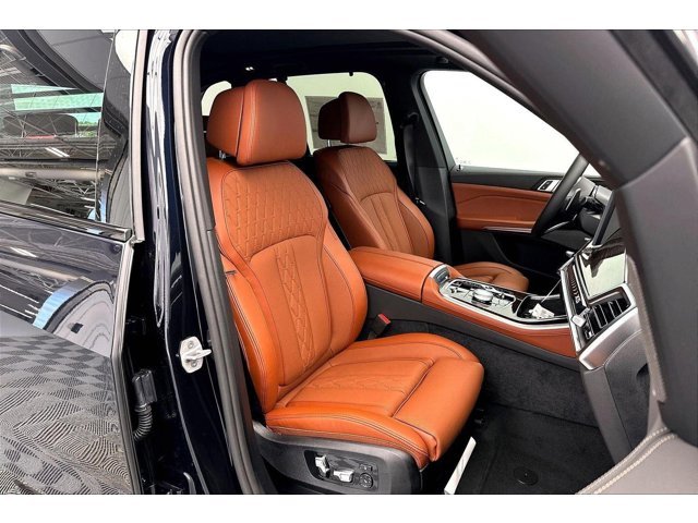 New 2026 Carbon Black Metallic BMW xDrive50e image 36