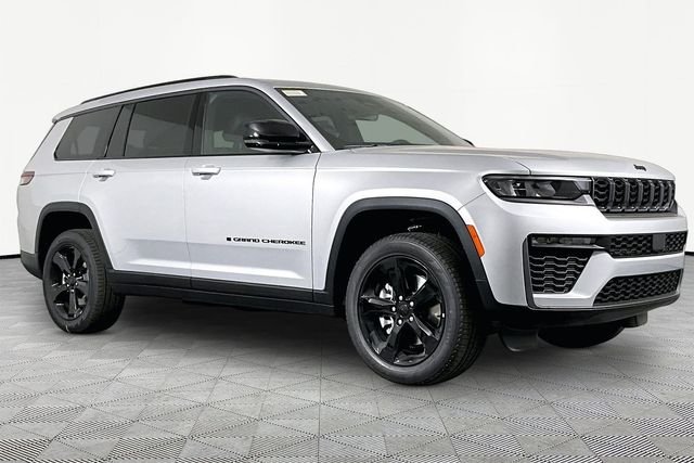New 2026 Silver Zynith Exterior Paint Jeep Limited image 3