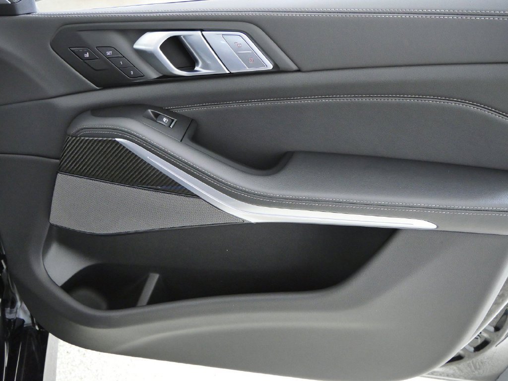 New 2027 Black Sapphire Metallic BMW M60i image 21