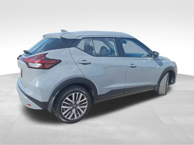 Used 2024 Gray Nissan SV image 8